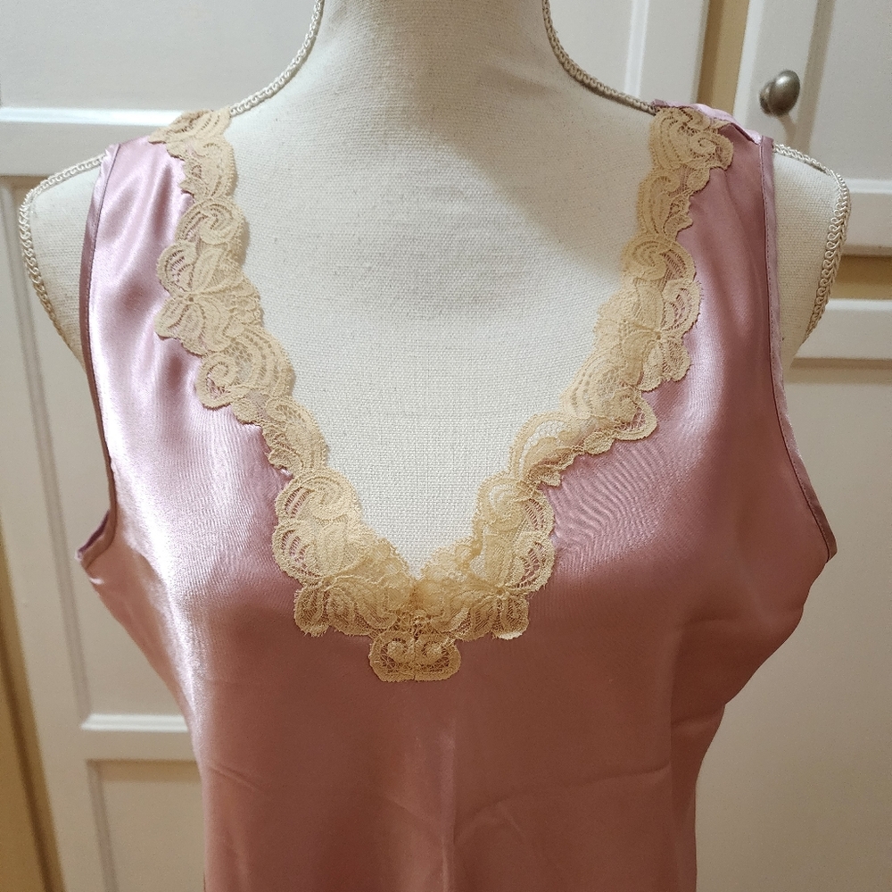 Nine & Company Women's Sleeveless Lace V-neck Nightgown - Picture 2 of 9